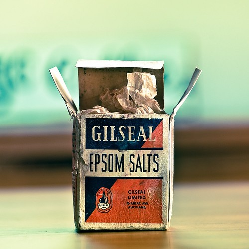 Cuba Gallery: Retro textured epsom salts packaging design