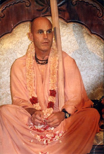 H H Indadyumna Swami  por ISKCON desire tree.