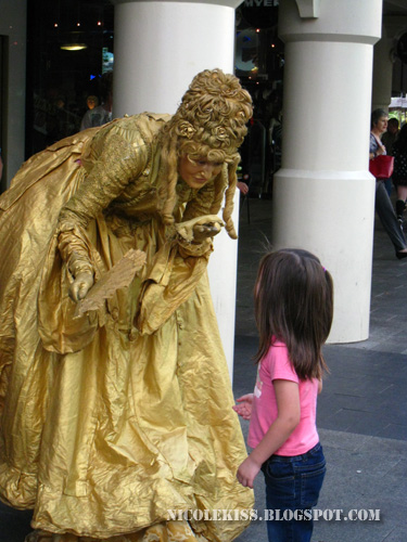 golden lady with little girl