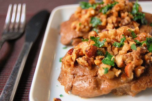 seitan with prosecco and hazelnuts