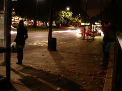 waiting for the bus in London (by: Christian Guthier, creative commons license)