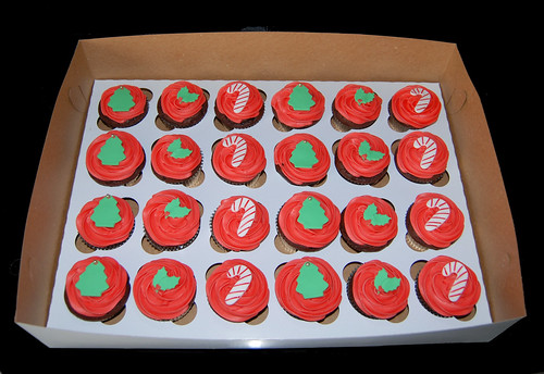 Christmas Tree Holly and Candy Cane Christmas Cupcakes
