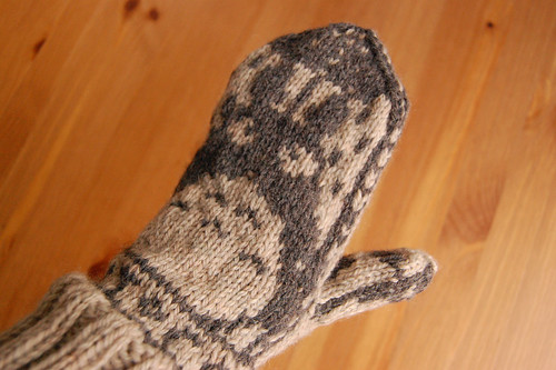 Totoro Mittens - the Back