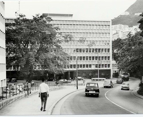 The main wing of the Central Government Offices in 1963 = 一九六三年政府總部大樓
