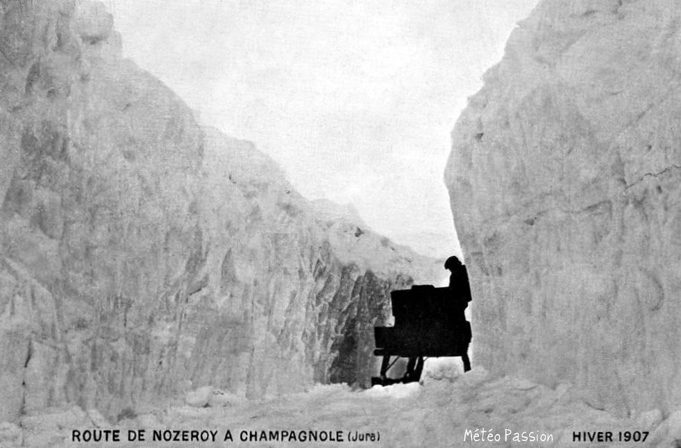 route de Nozeroy enneigée pendant l'hiver 1907