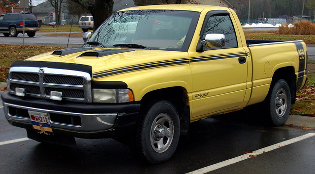 yellow truck stripes olympus 100views dodge ram rt 318 ©allrightsreserved