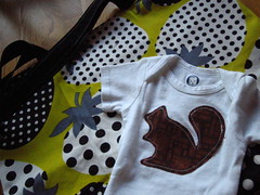 A tote and a lovely onesie for Gabriel ! 
