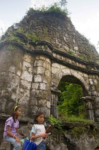 Our Lady of Caysasay Arch over Banal na Pook