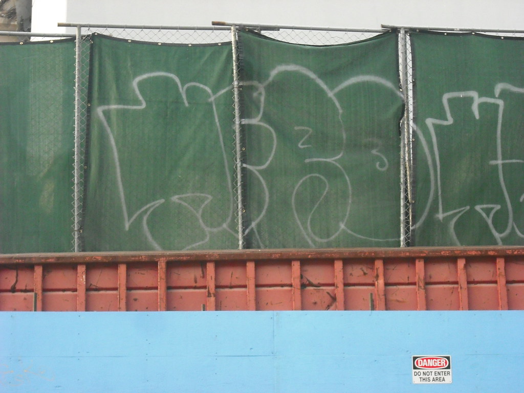 Hero graffiti - Oakland, Ca