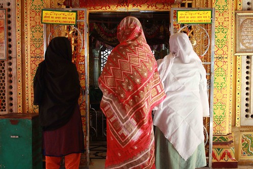 No Woman Inside Hazrat Nizamuddin Dargah