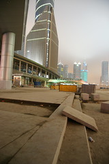 Shanghai Underconstruction 上海は工事中、東京は夜の7時