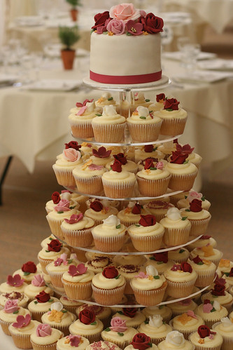 A vintage wedding cupcake or cake adds a sense of richness to a party