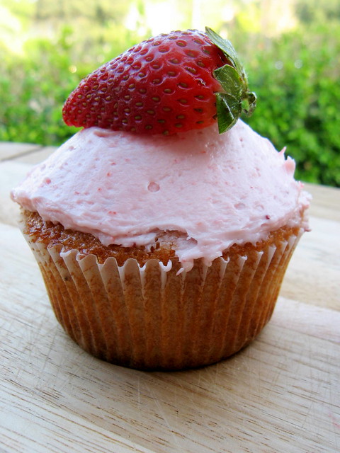 STRAWBERRY CUPCAKES WITH STRAWBERRY FROSTING