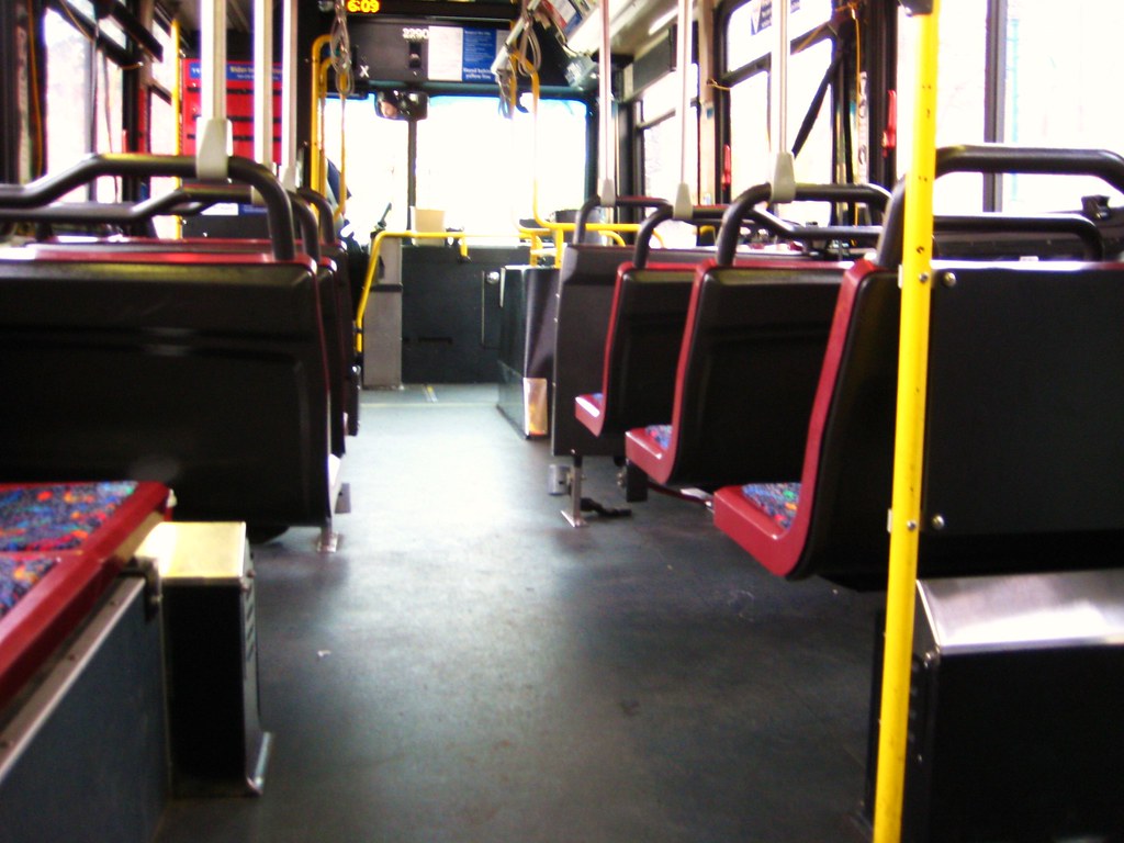 2010-04-02 empty bus 003