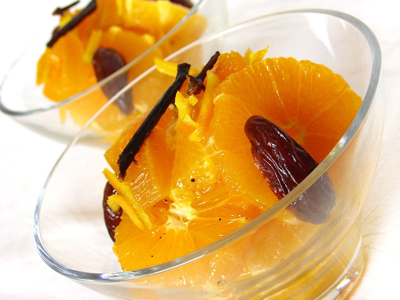 Oranges and dates in aromatic syrup