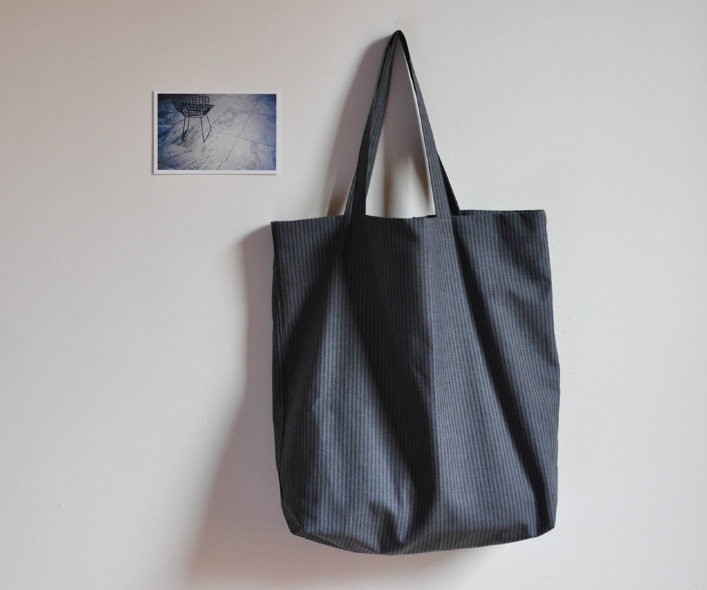m a n i fold: tote for him (or her)