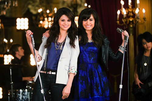 Las BBF's Selena Gomez y Demi Lovato iluminar el escenario los American 