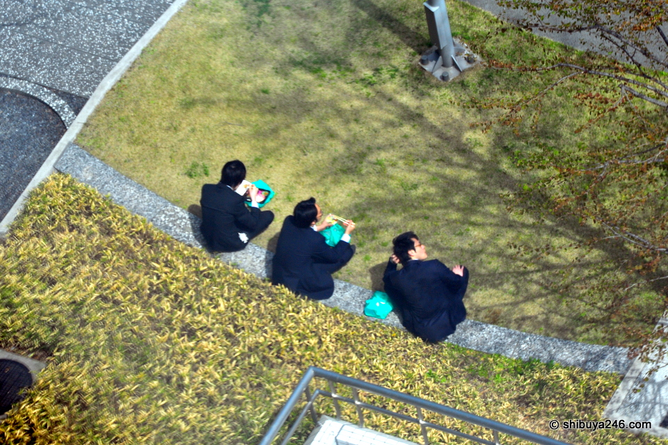 Looks like 3 happy salarymen here enjoying the fine weather with their bento lunches.