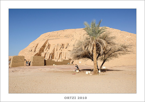 Templo de Abu Simbel y Nefertari by Ortzi Omeñaka