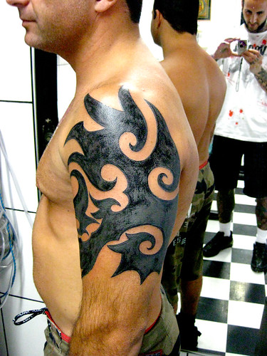 tribal arm tattoos. Tatuagem tribal arm tattoo