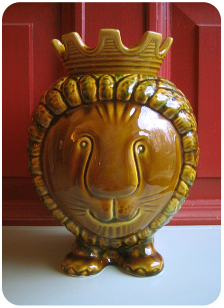 Lion Cookie Jar (Front View)