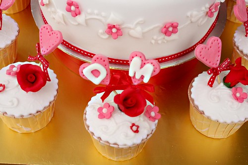 Anniversary Fondant Cake + Cupcakes