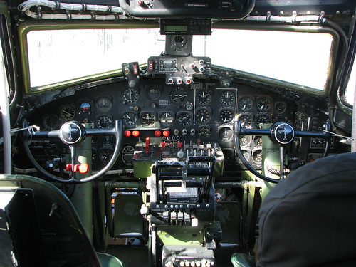 Warbird picture - B-17 cockpit