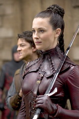 Kahlan dressed in red leather