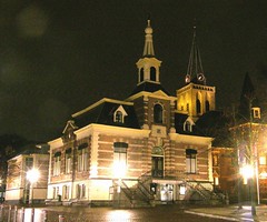 Hilversum by night, oude raadhuis op de Kerkbrink