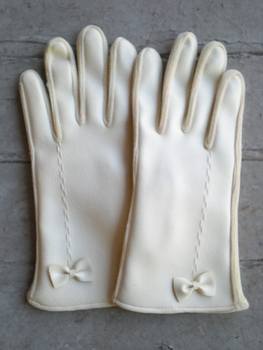 GIVEAWAY: Vintage Gloves