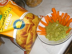 guacomole and nacho chips