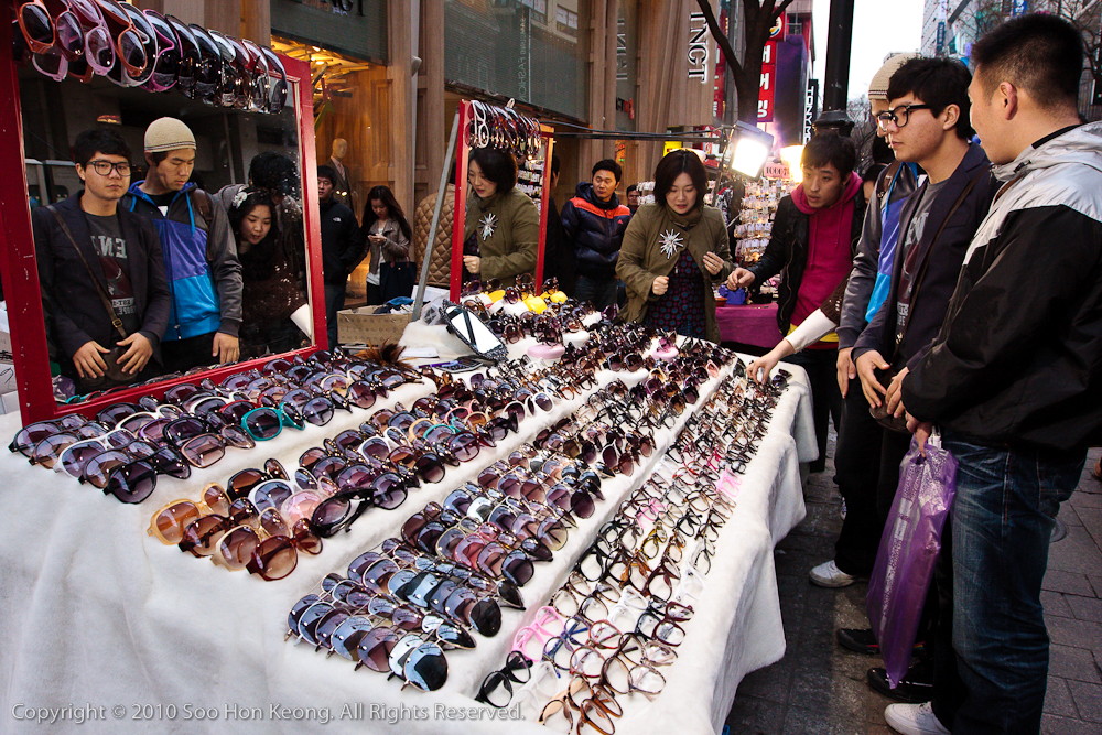 SunGlasses Seller @ Myeongdong Shopping Area, Seoul, Korea