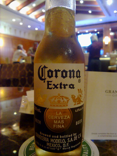 En México y en Singapur, la cerveza es... Corona