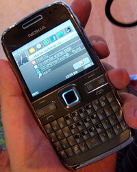 Ponsel Nokia E72 bakal menggusur BlackBerry?