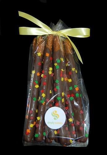 Thanksgiving Chocolate Dipped Pretzels