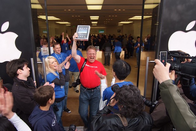 The first iPad man at Apple Store Palo Alto