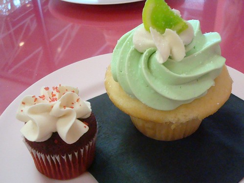 Little and Big Cupcakes at New York Cupcakes, Bellevue