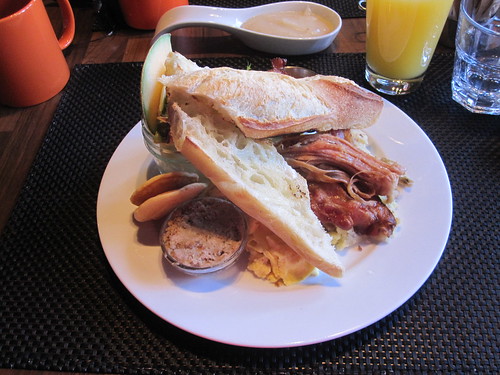 "La totale" breakfast at La Cantine