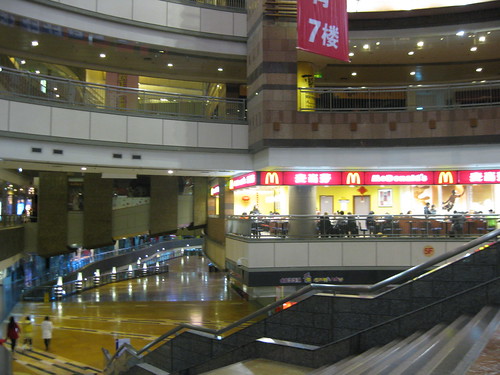 This shopping mall was empty before 8pm!