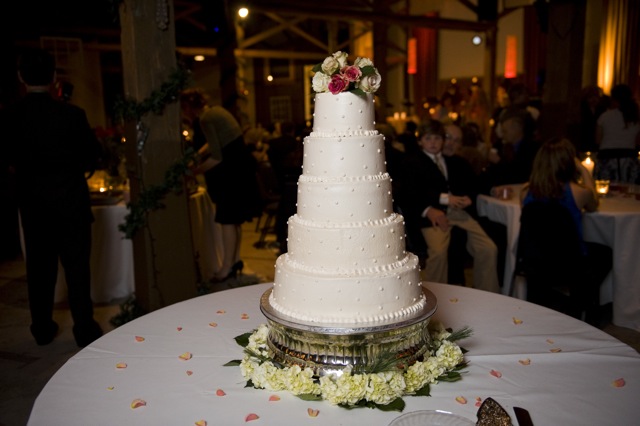 Buy your wedding cake at a grocery store bakery