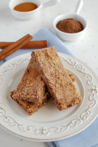 Ovaltine thins with cinnamon sugar / Barrinhas de Ovomaltine com cobertura de açúcar e canela