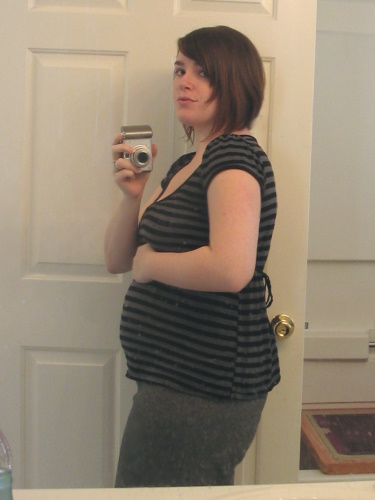 17 weeks pregnant (almost 4 months)