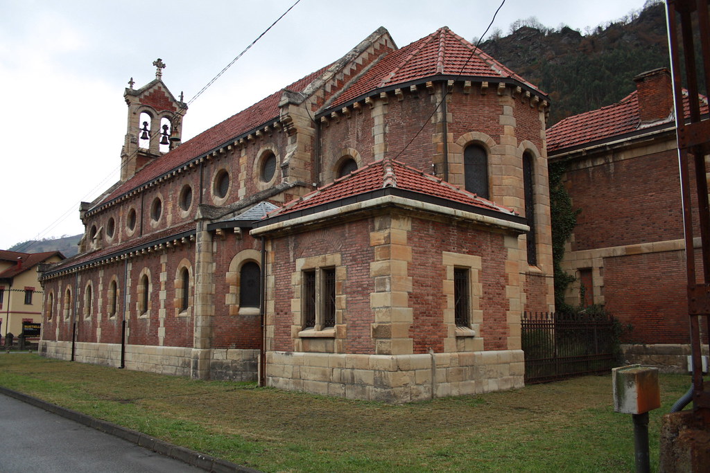 Iglesia del Poblado Minero de Bustiello