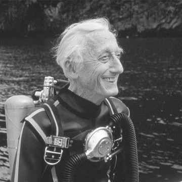 Cousteau Society.32. Anyone can see this photo All rights reserved
