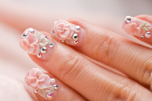 New wedding nail trend – 3 D roses with stones – cute…