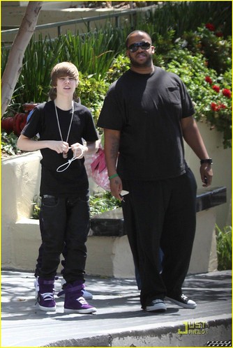 kenny hamilton justin bieber bodyguard. Justin Bieber#39;s bodyguard