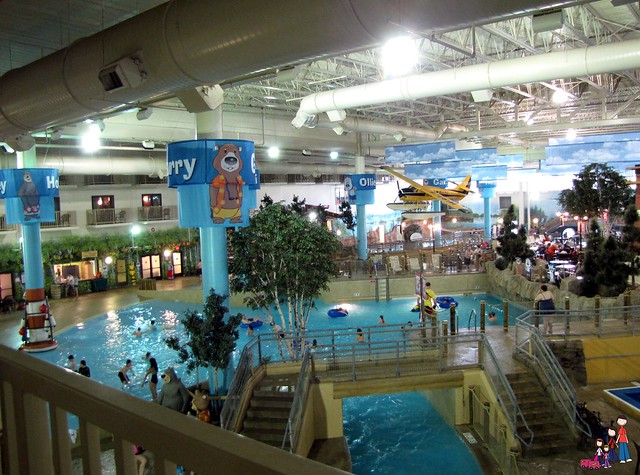 Lazy RIver and Wave Pool at Radisson Waterpark of America