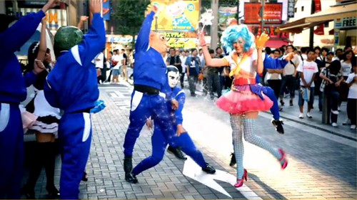 Kirsten Dunst dancing in Akihabara Tokyo