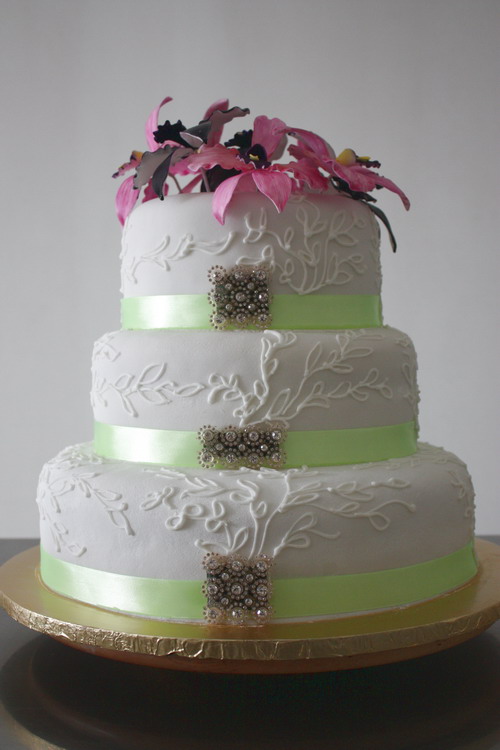 For this second wedding cake I had used dark purple deep pink and light 