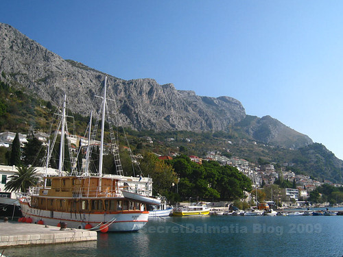 The modern harbor of Omis...
